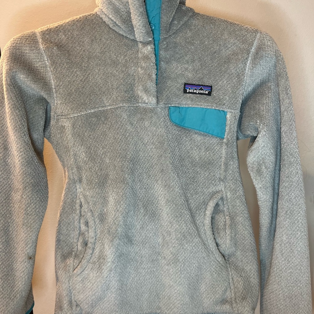 Patagonia women’s small pullover gray and teal